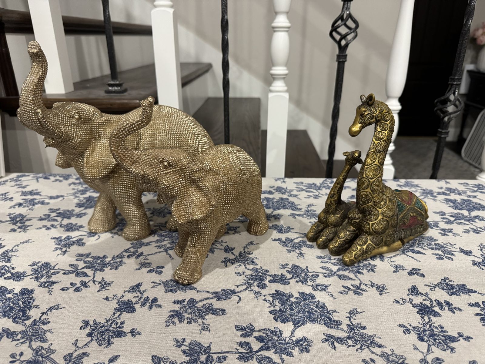 Cute Mom and Baby Decorations Elephants and Giraffes
