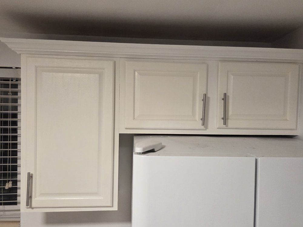 White kitchen cabinets 7'x6'