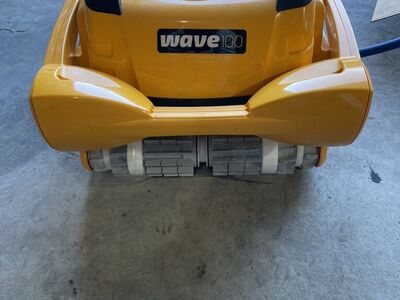 Dolphin Wave 100 pool cleaner