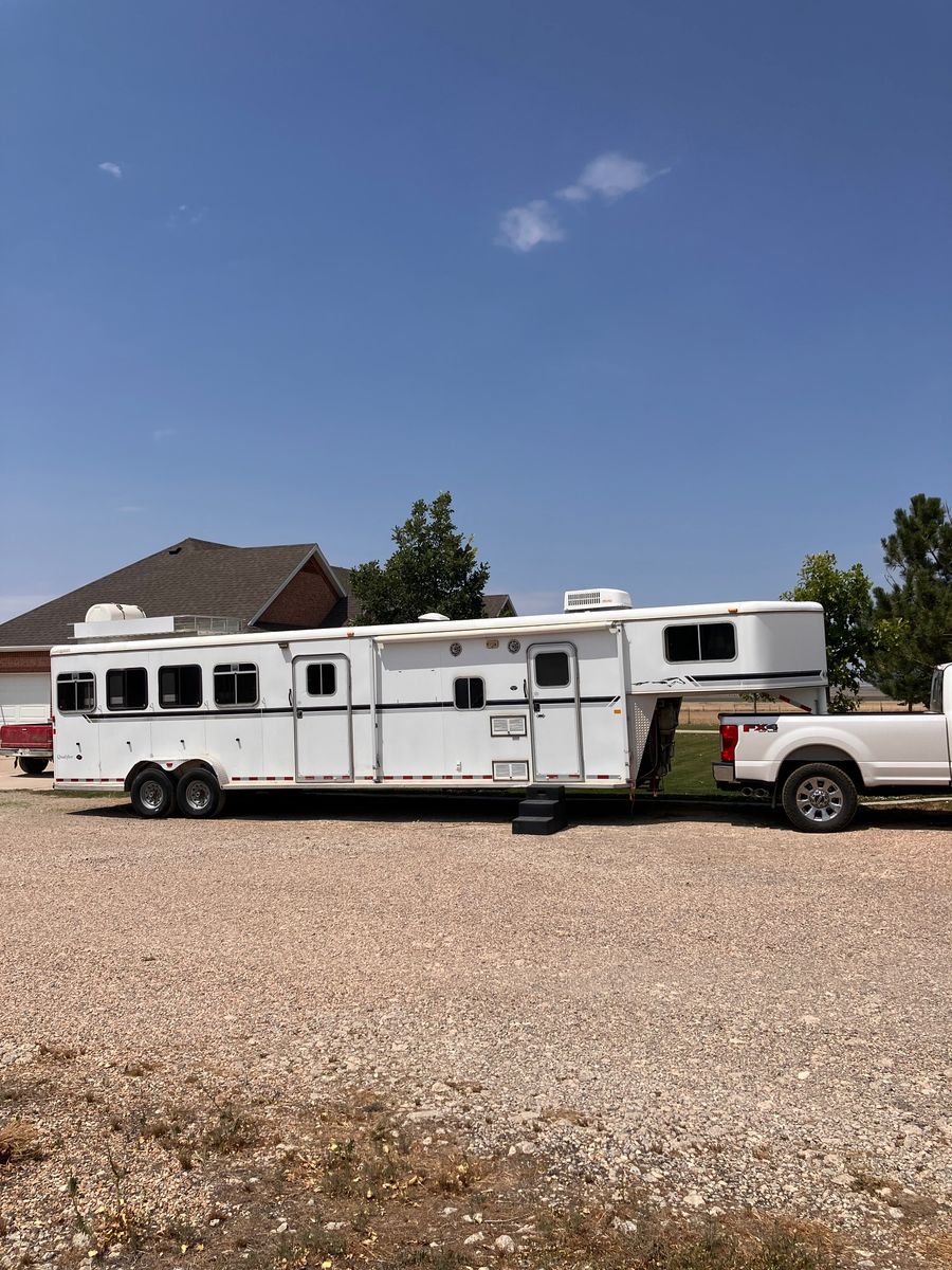 2005 Logan 4 Horse Trailer with living quarters