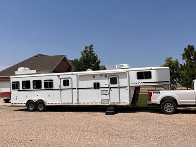 2005 Logan 4 Horse Trailer with living quarters