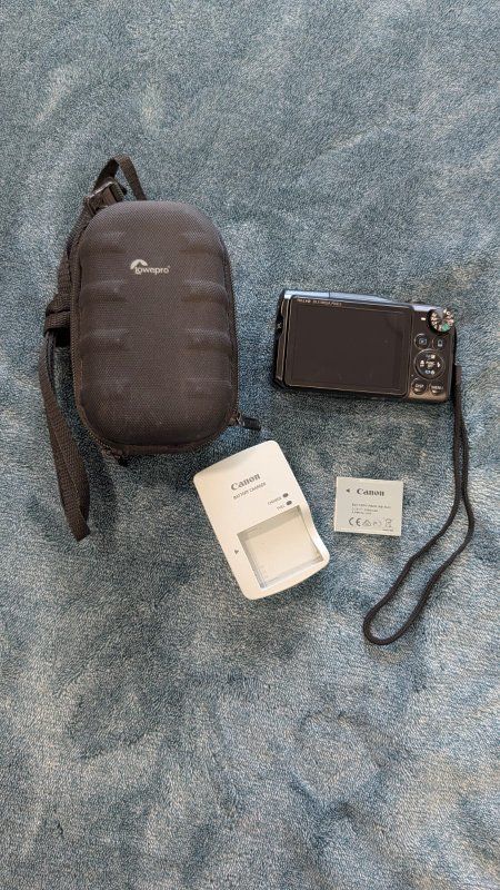 Canon PowerShot SX710 HS Bundle - 30x Zoom & Wi-Fi