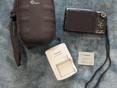 Canon PowerShot SX710 HS Bundle - 30x Zoom & Wi-Fi
