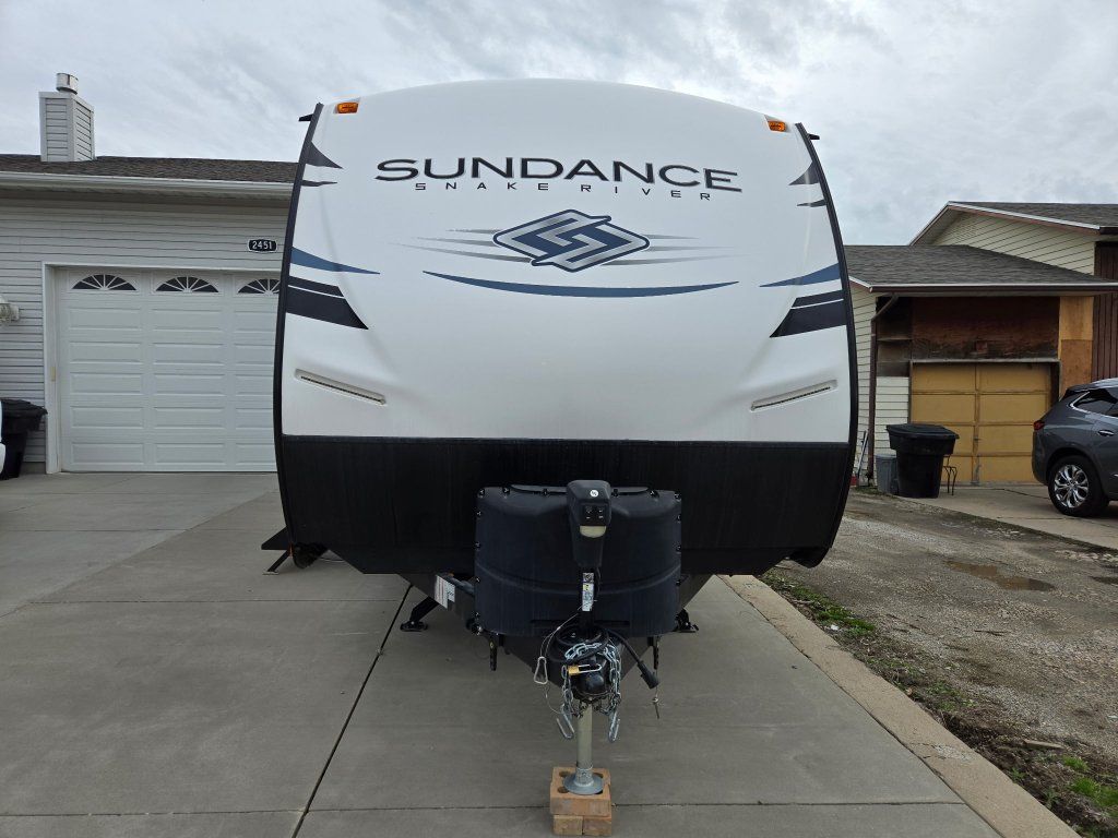 Sundance Ultra Lite Travel Trailer by Heartland - Perfect for Your Next Adventure!