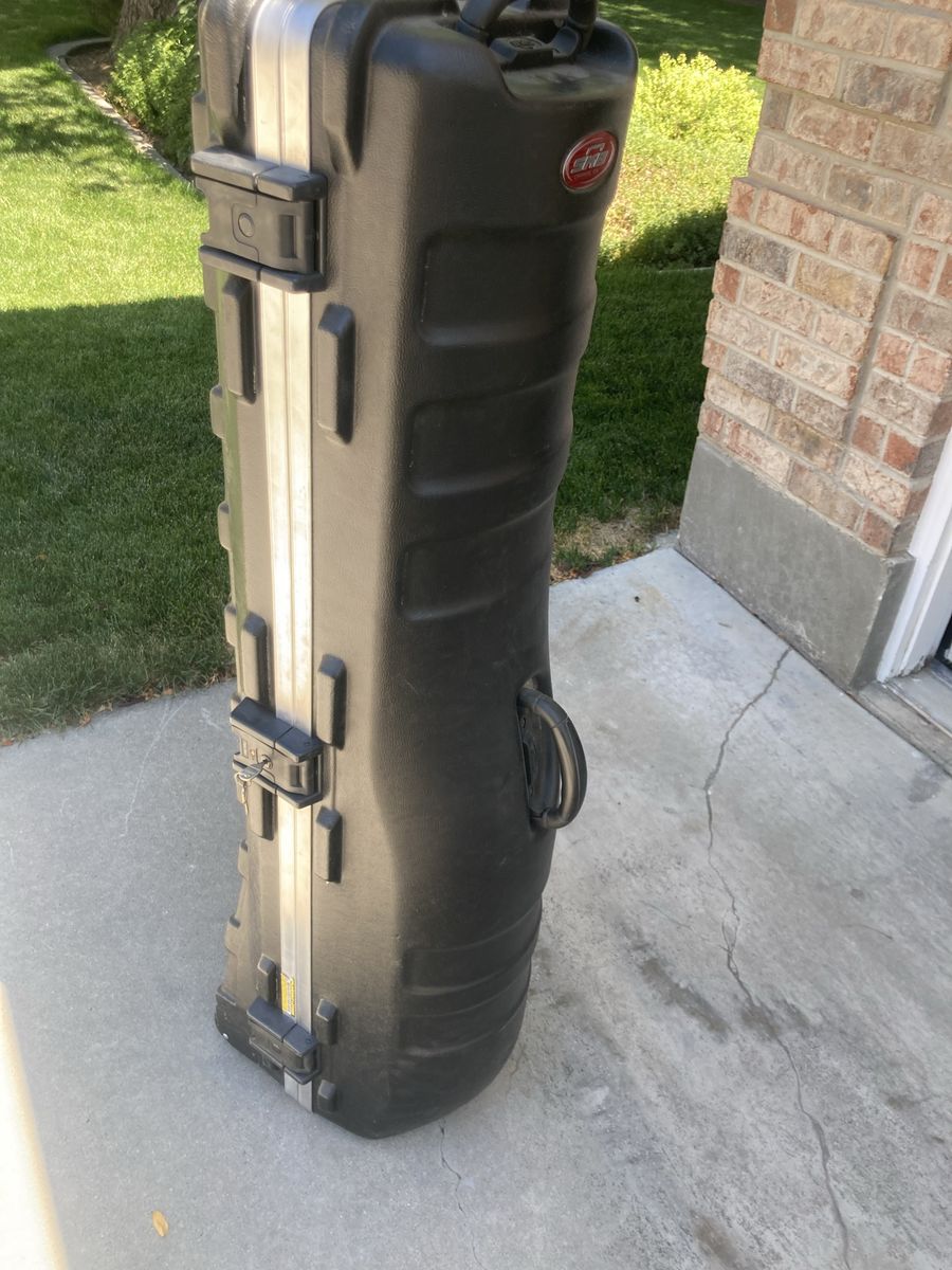 SKB Cases Black Golf Travel Case Hard Shell With Wheels and lock.