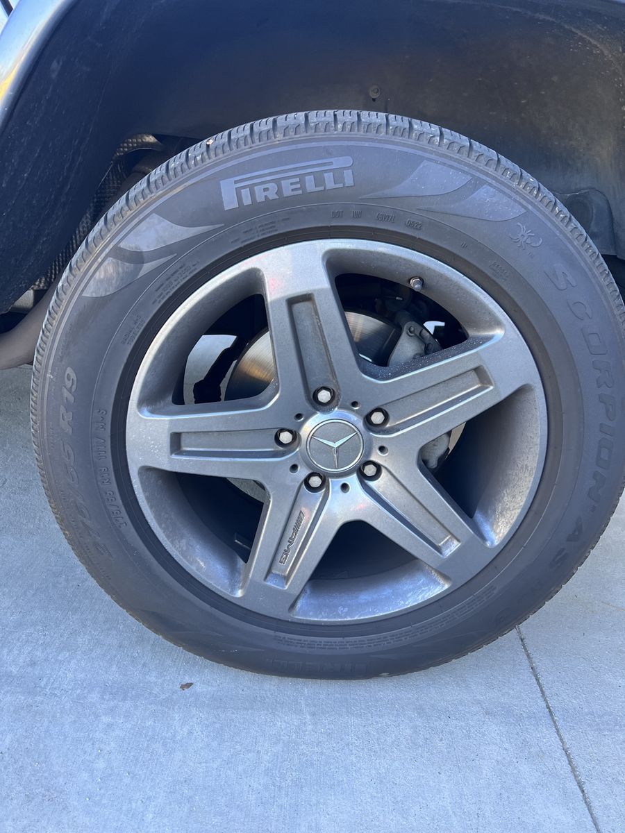 Mercedes-Benz G550 or G500 AMG 19" Wheel with Pirelli Scorpion AS Tire (275/55 R19) 4 wheels and tires 