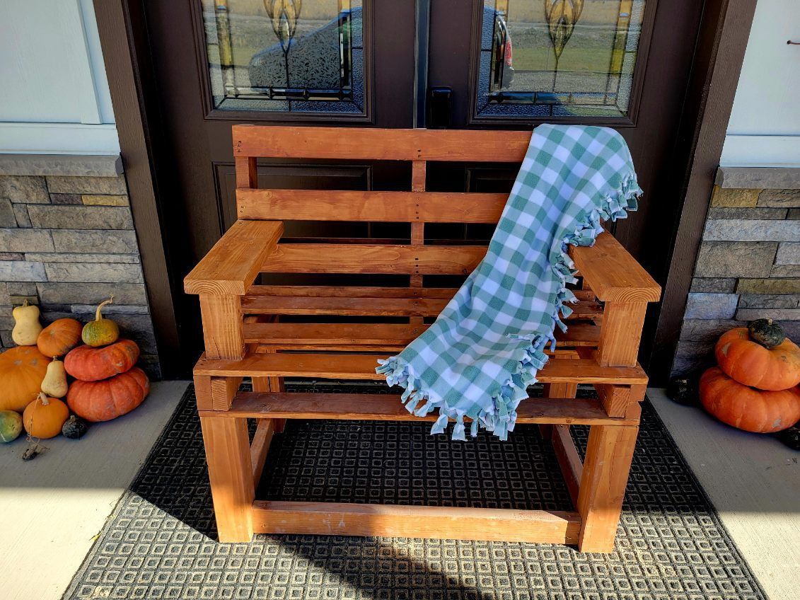 Incredible Handmade Rustic Palet Bench!!