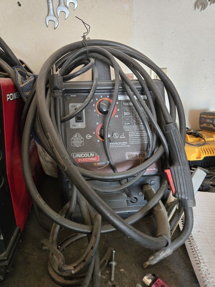 Lincoln Electric 100 ampWeld-Pak Wire Feed Welder with Torch and Cables
