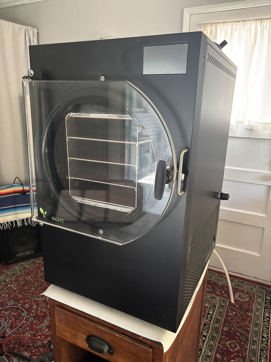 Harvest Right Freeze dryer & Accessories