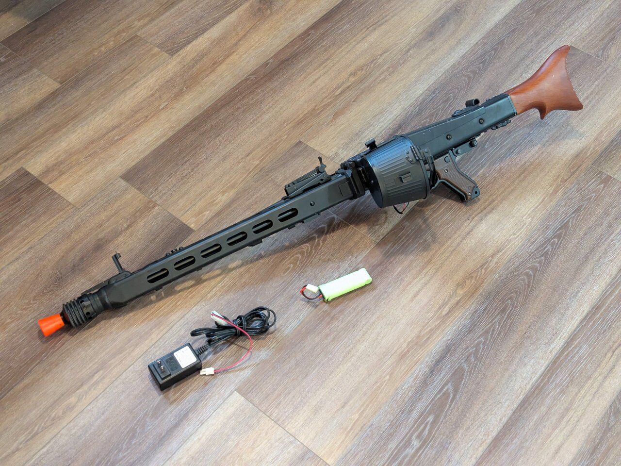 Airsoft MG42 with Battery and Charger