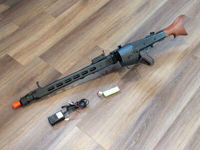 Airsoft MG42 with Battery and Charger