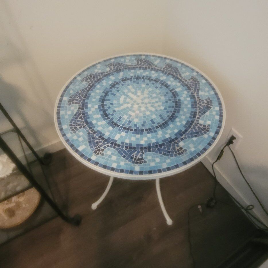 36" Beach Style Decor table.