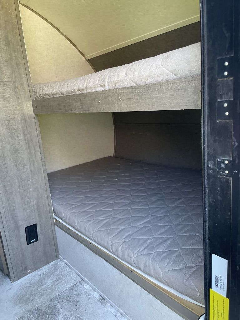 Main image 19