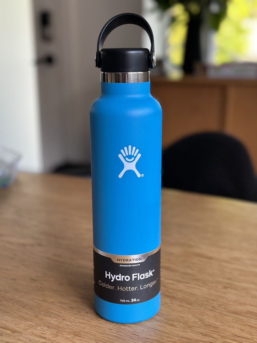 Brand New Hydro Flask 24oz bottle. Hot/Cold thermos. Retail $40