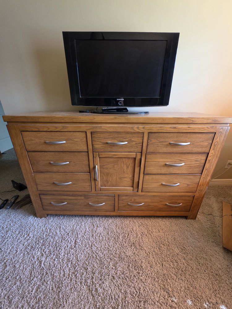 High Quality Wooden Bedroom Dresser with Multiple Drawers and Cabinet Storage. With Matching Mirror