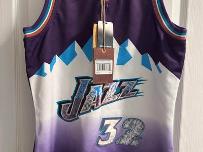 Karl Malone Utah Jazz Mitchell & Ness Jersey – Size SMALL