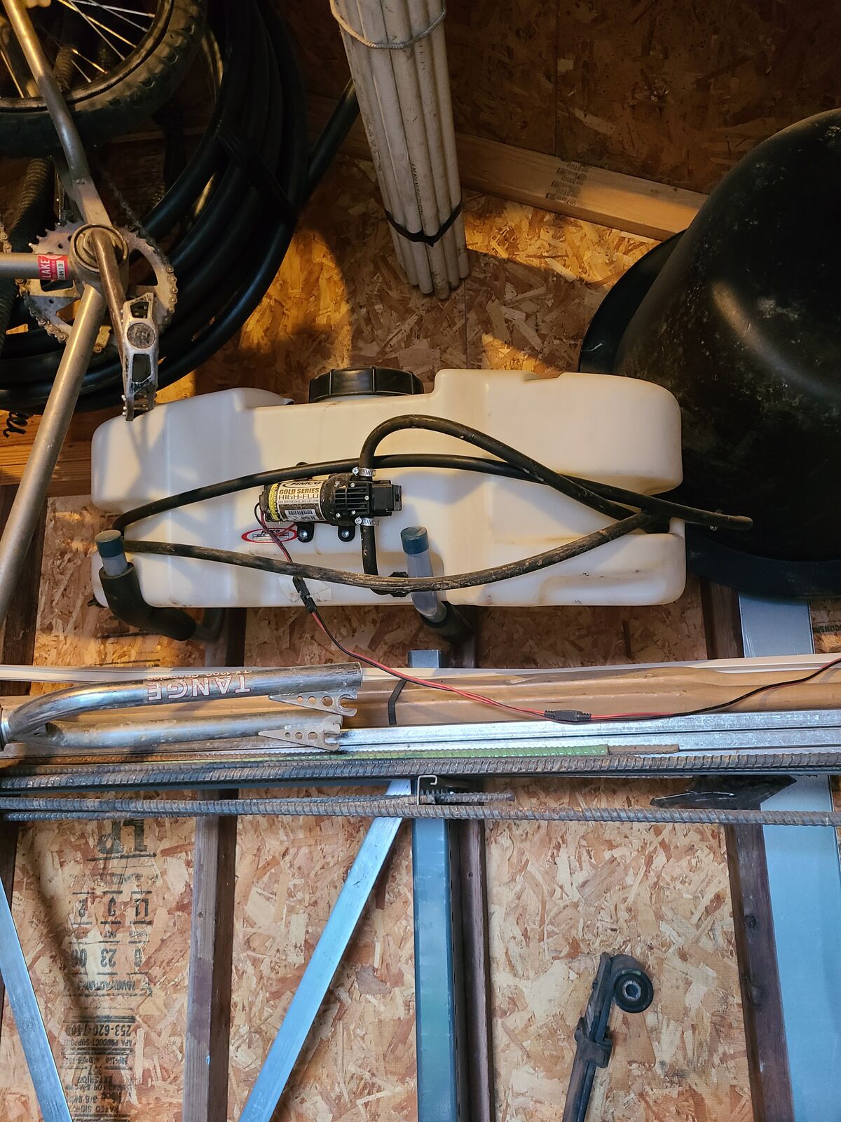 Electric weed sprayer