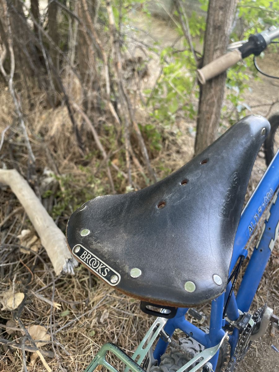 Brooks B17 Leather Bike Saddle - Black, Classic Comfort for Mountain & Road Bikes