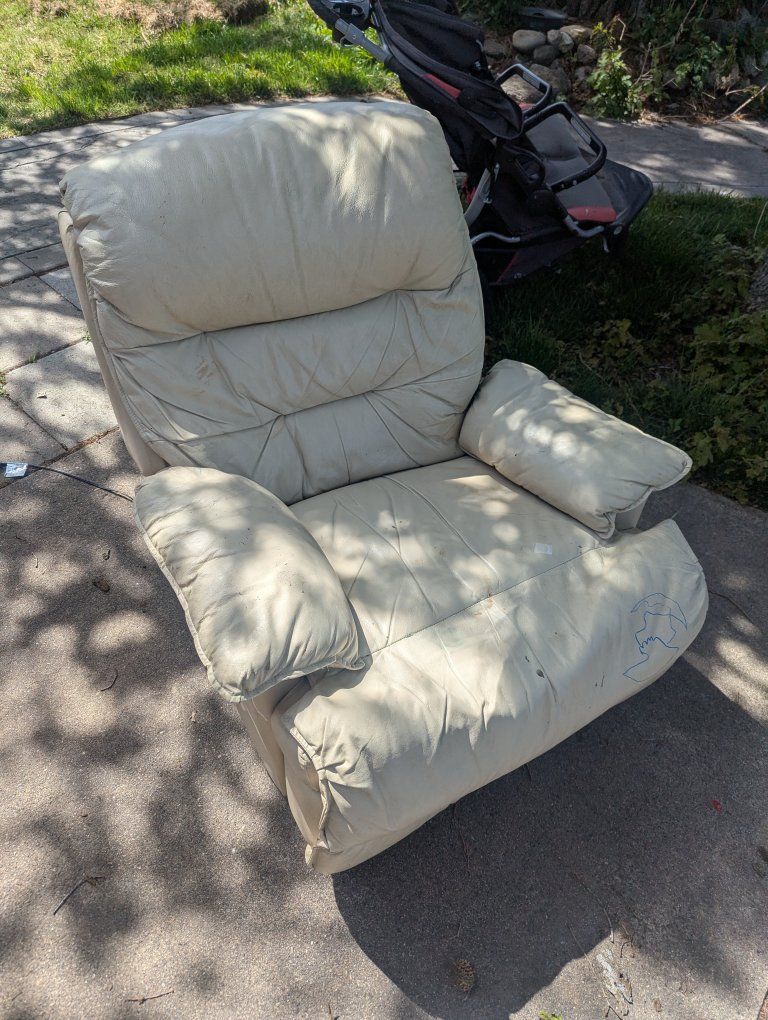 Free massage chair adjustable couch



Works, see pics for condition, it's already outside. Send me your ETA and I will send you