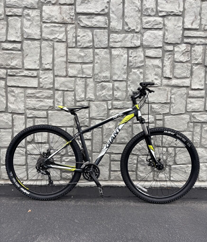 Giant Revel Mountain Bike - Size Medium