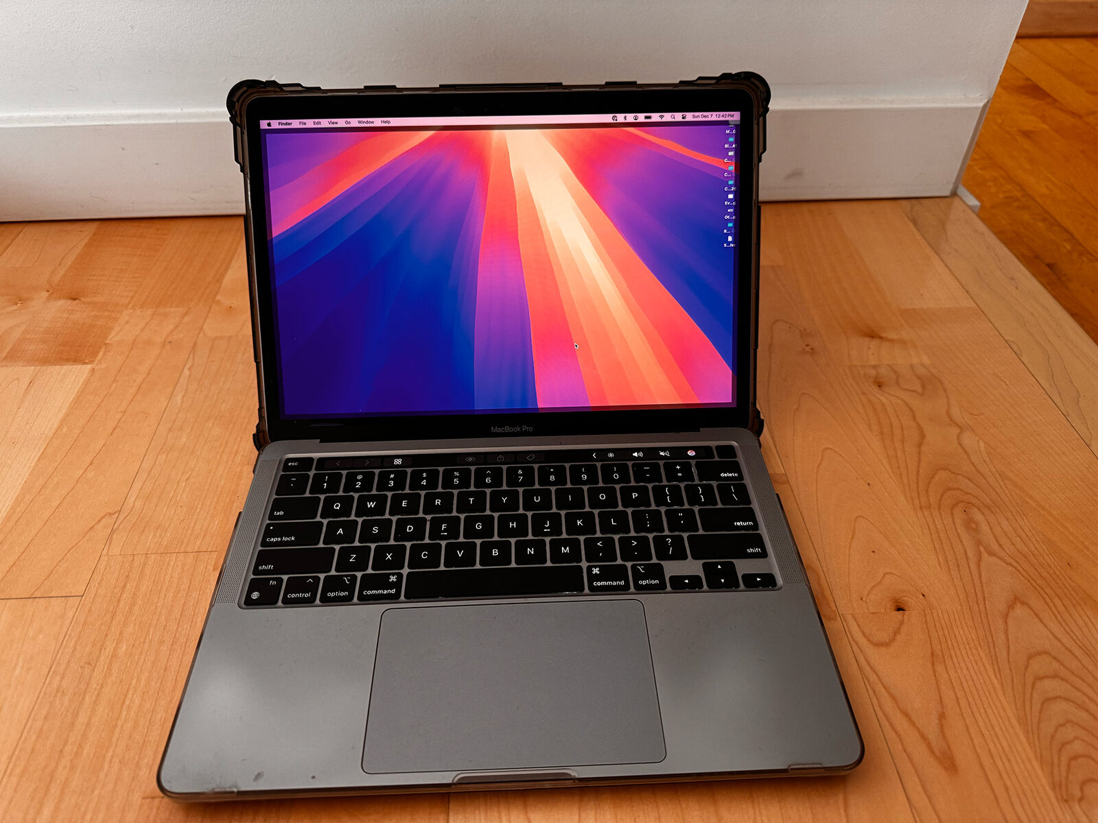 Apple Macbook Pro 13 inch M1 16gb 1tb SSD with UAG case