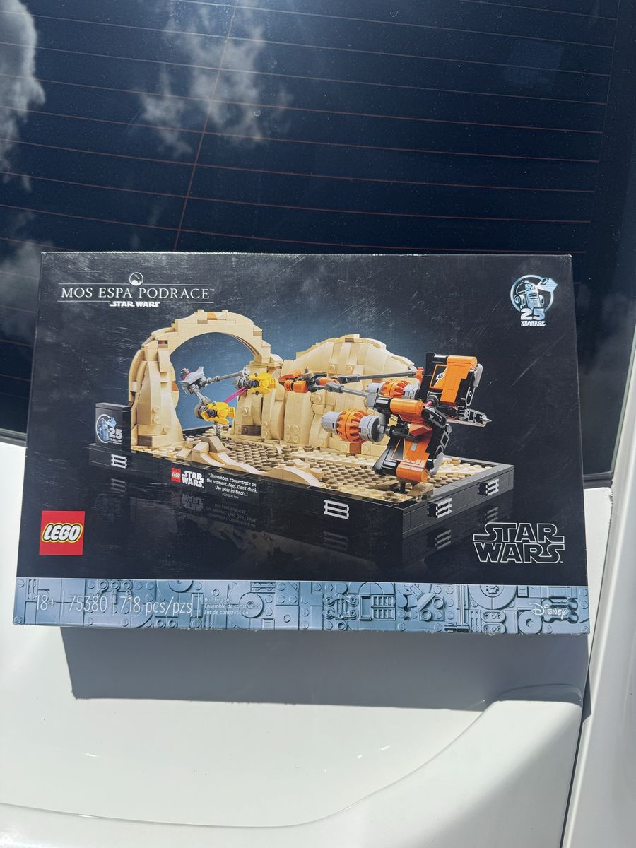 Sealed LEGO Star Wars: Mos Espa Podrace Diorama (75380)