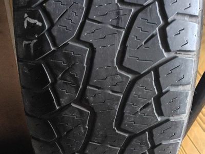 * Single P275/65R18 Tire *