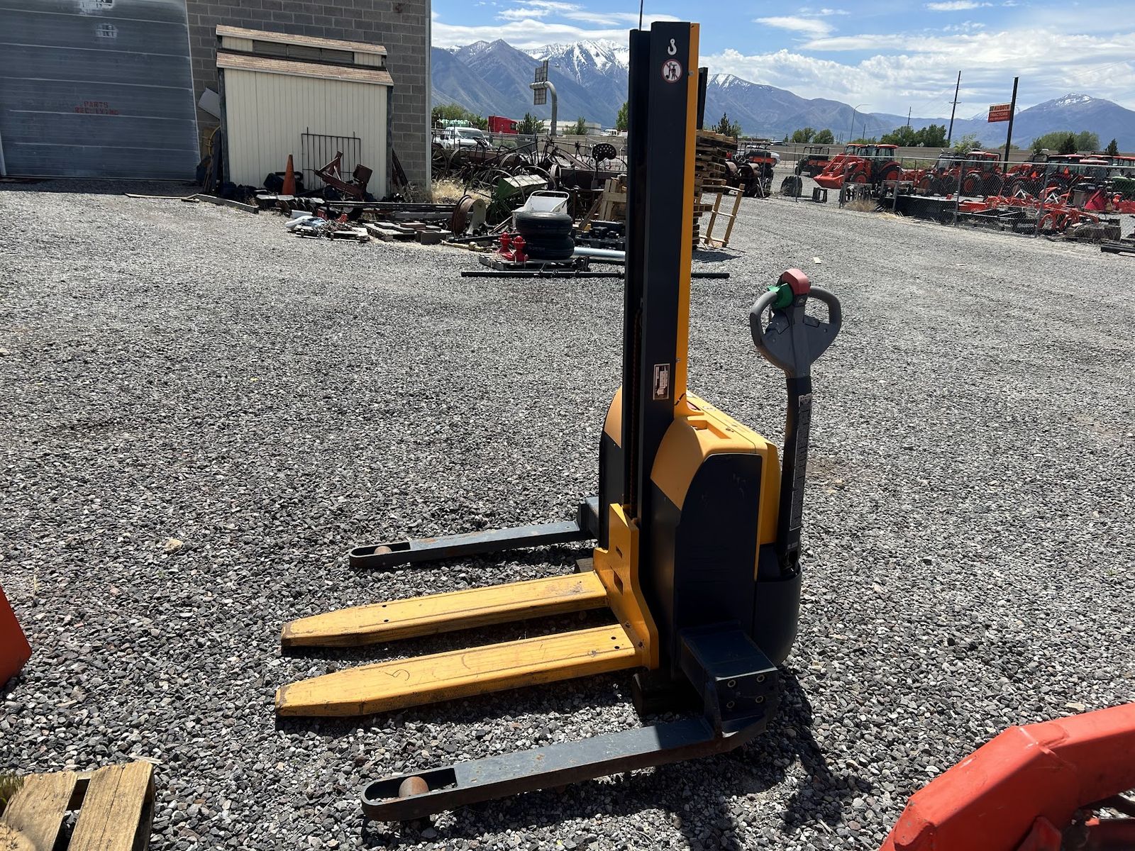 JUNGHEIRICH EMC B10 electric pedestrian controlled pallet truck