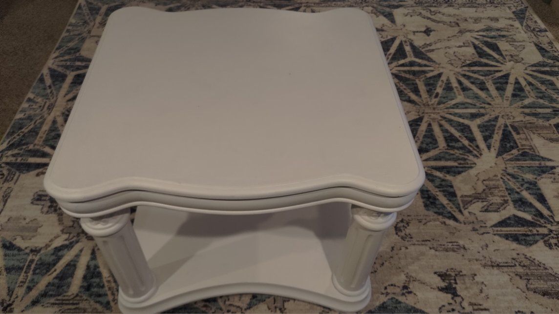 White End Table with Lower Shelf and Carved Column Details