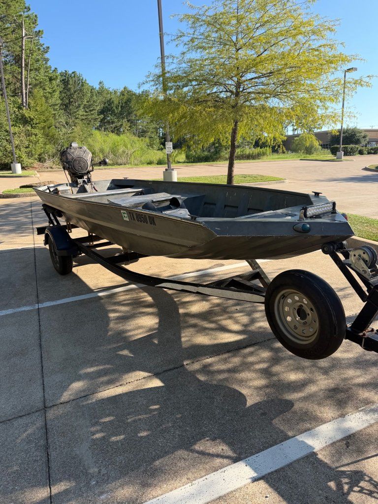 Weldbuilt Boat with mud buddy 35hp sport (Duck hunting)