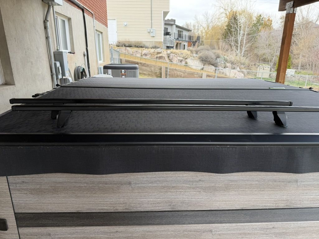 Thule 60" roof Rake for slotted roof runners w/ 4 matched locks