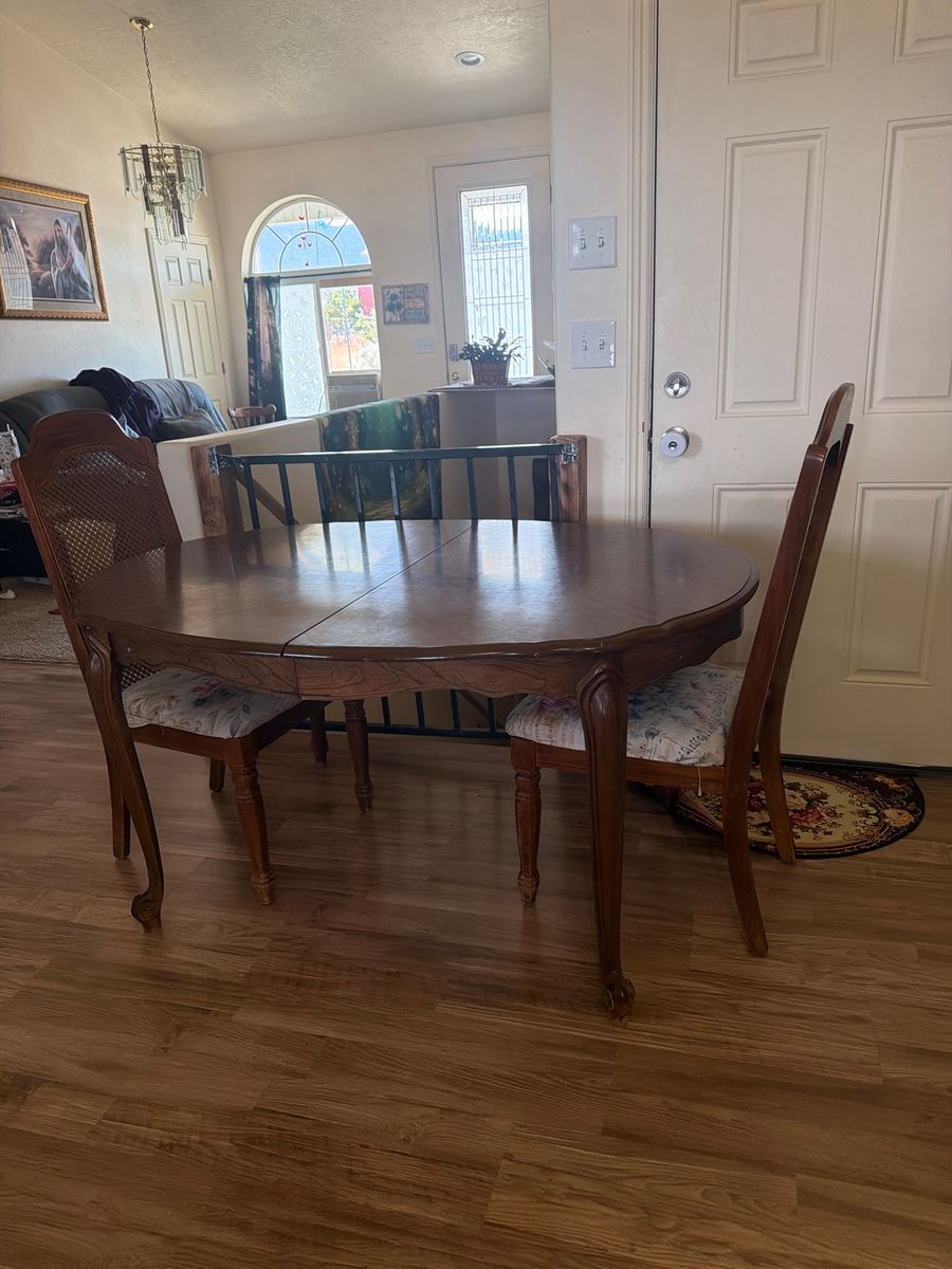 Vintage Round/Oval Extendable Dining Table with 2 Chairs - Wood, Seats 2-4