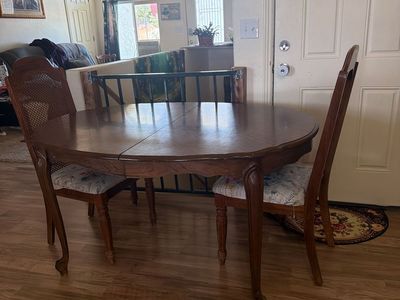 Vintage Round/Oval Extendable Dining Table with 2 Chairs - Wood, Seats 2-4