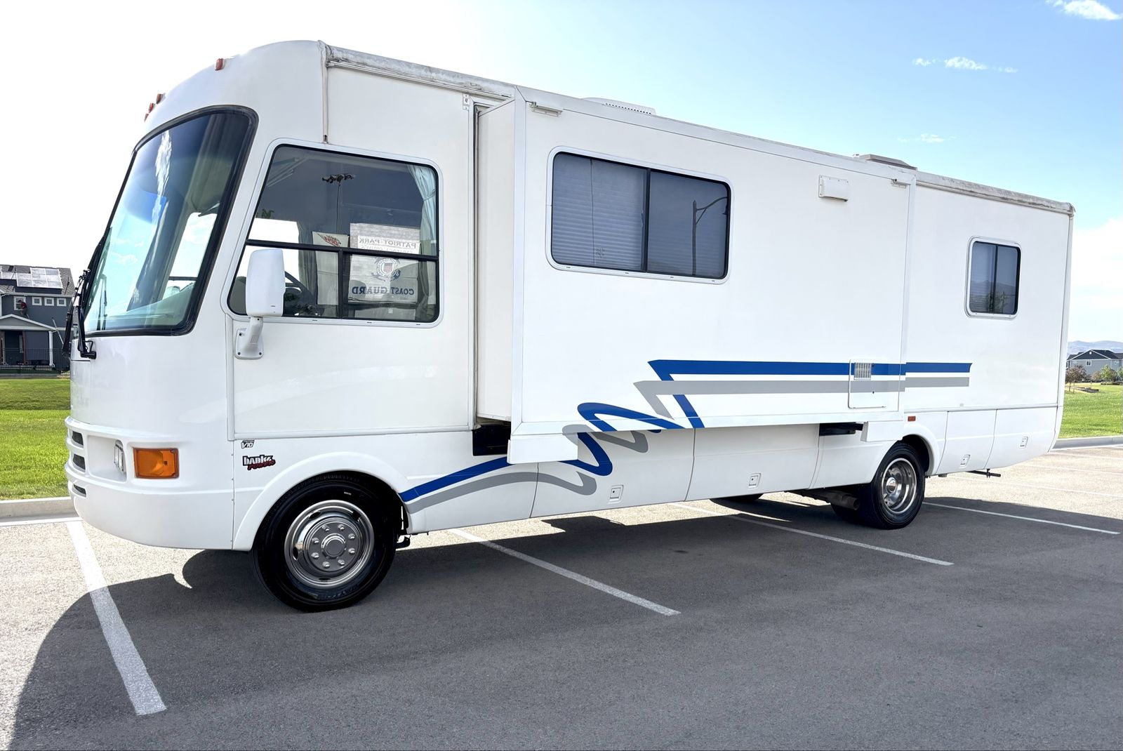 Immaculate condition 2003 sea breeze rare shorty 28FT whit super slide out super low miles easy to drive and park very clean!