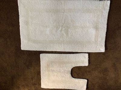 White Bath Rug Set