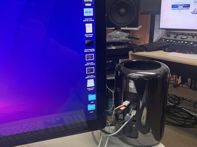 2013 Apple MacPro Tower 6 Core Xeon with 32GB Ram 27' Mac Thunderbolt Monitor included