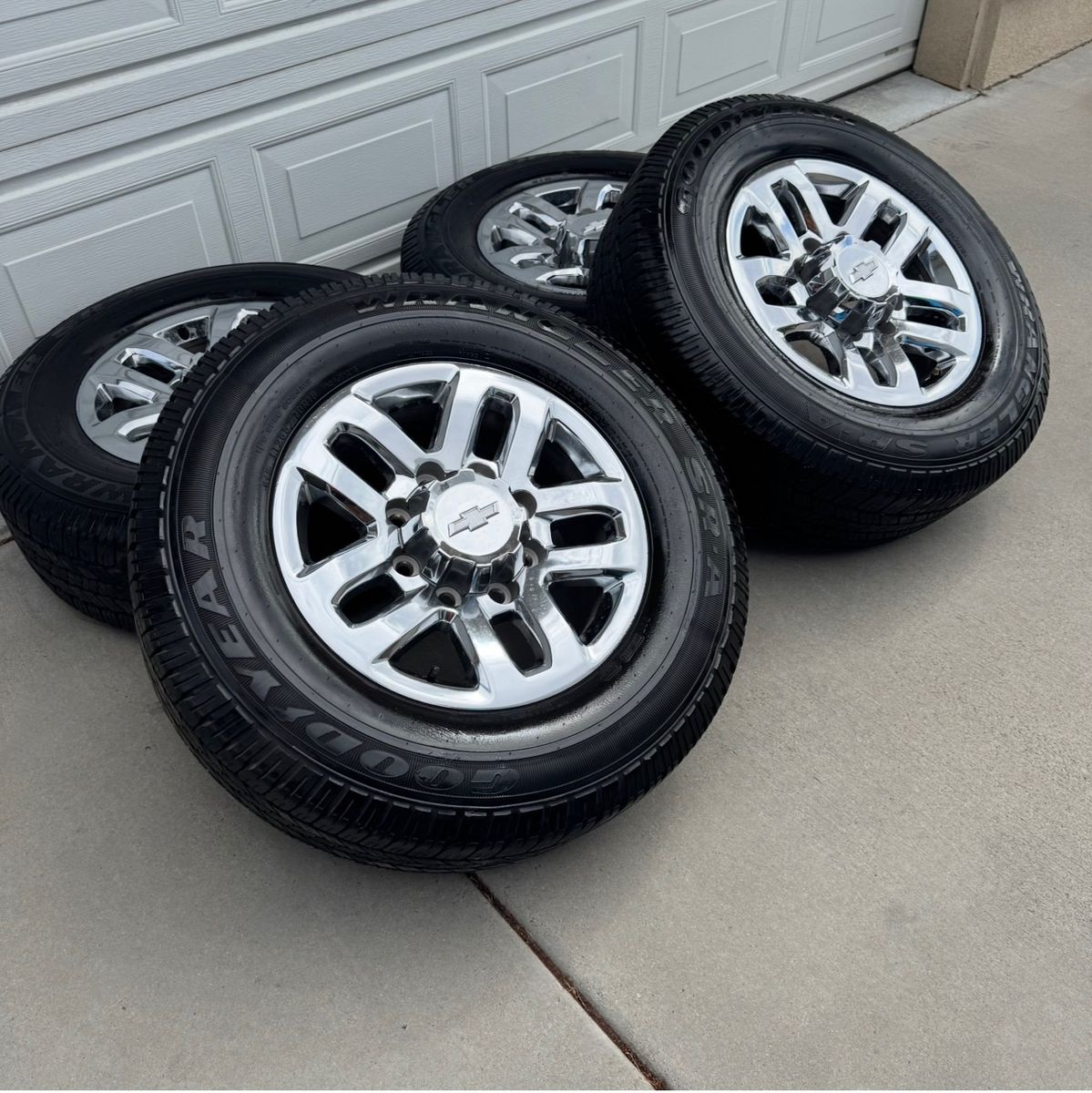 Chevy Silverado 2500 Tires & Chrome Rims 