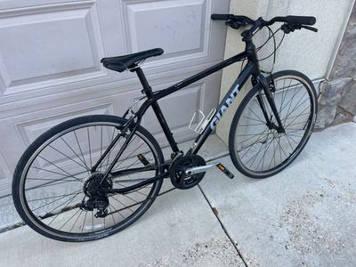 Giant Escape Road bike size Medium Black
