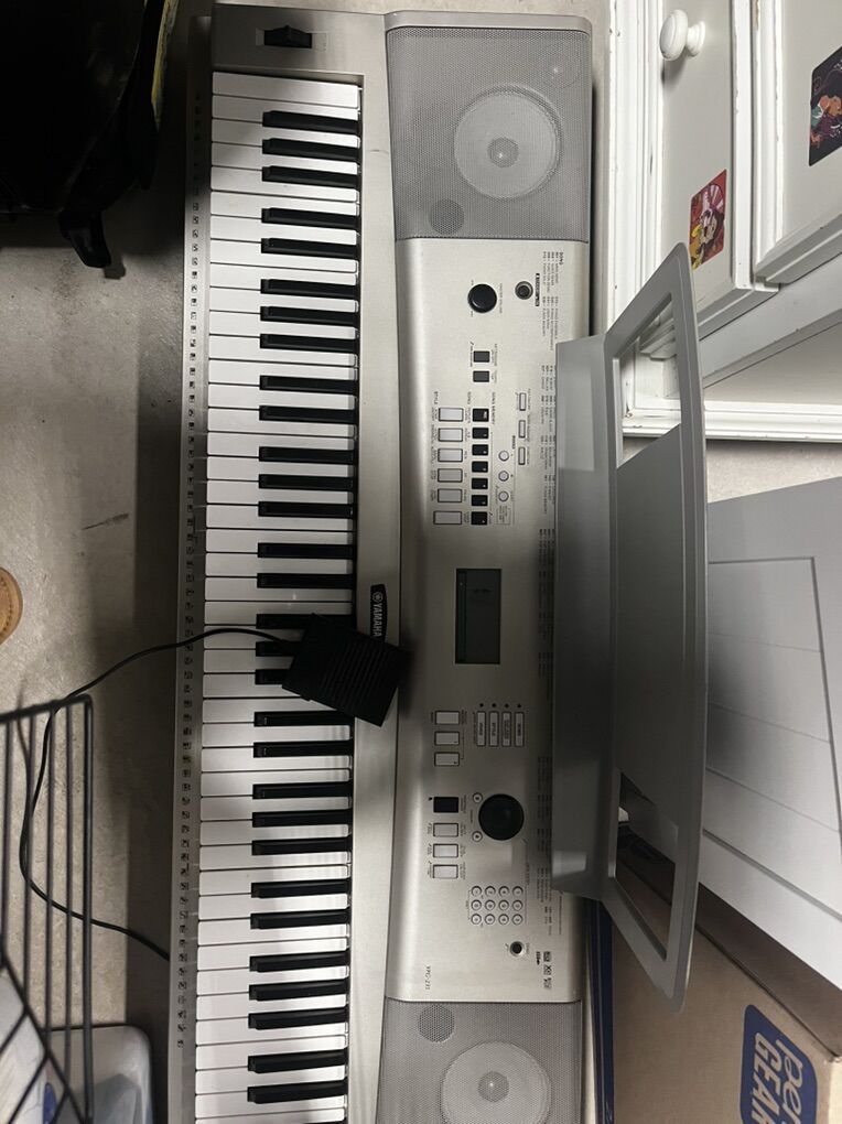Yamaha Portable Keyboard Piano