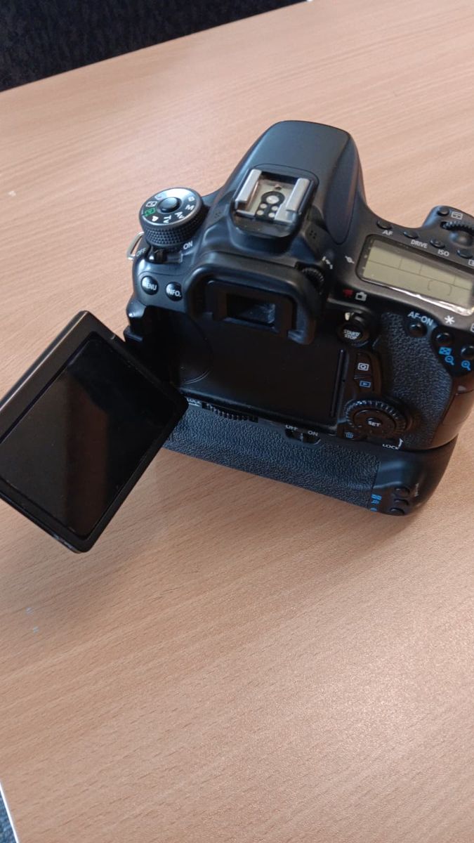 Canon EOS 70D DSLR Camera Body Only - Optimized for Video - With Battery Grip