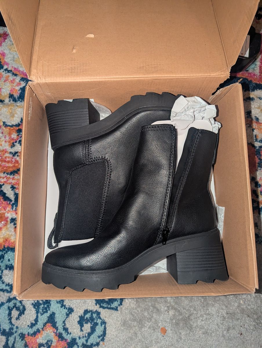 Size 10 Chelsea Boots by Zodiac