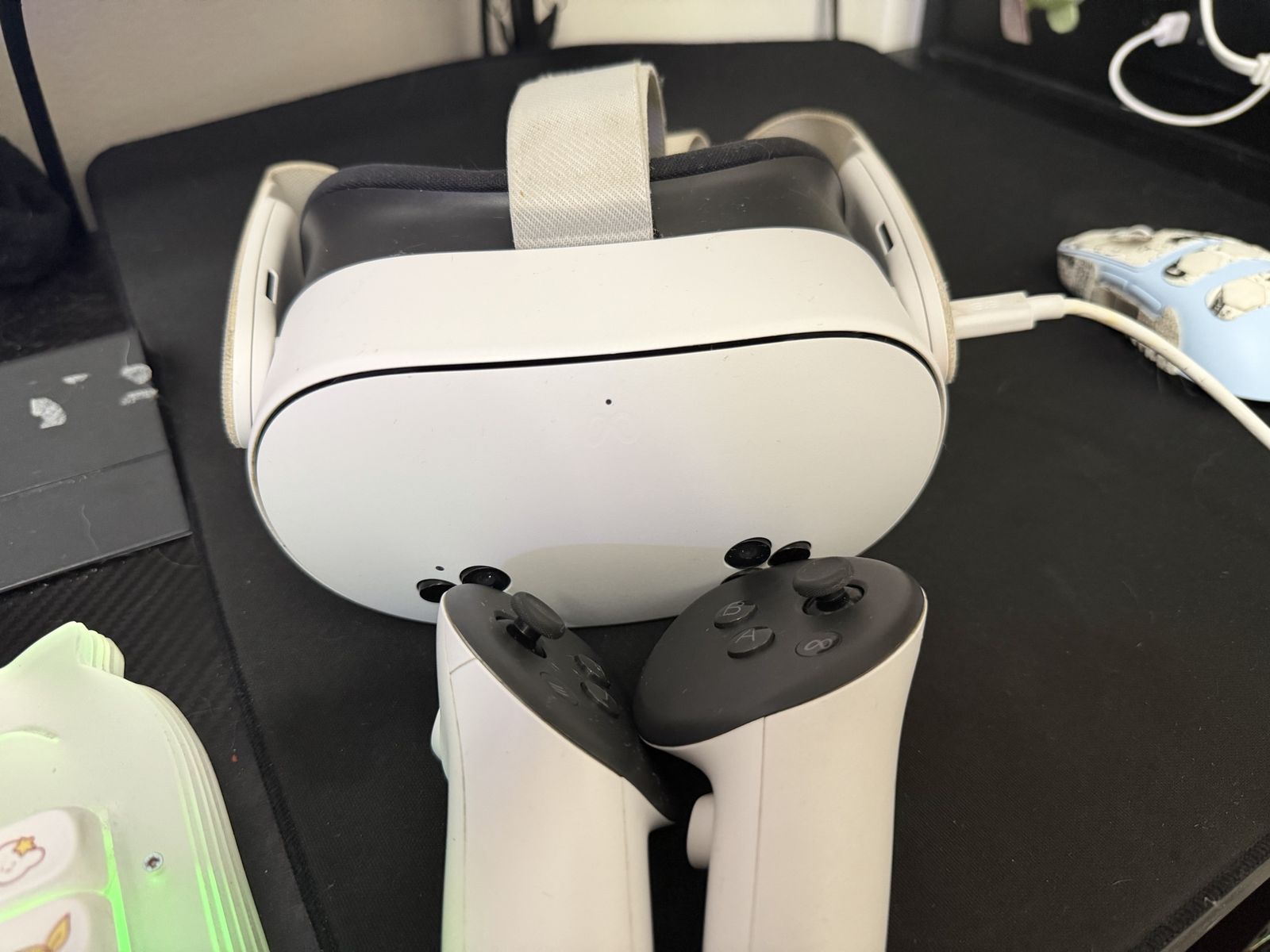 Meta Quest 3S. Headset with Controllers (White)