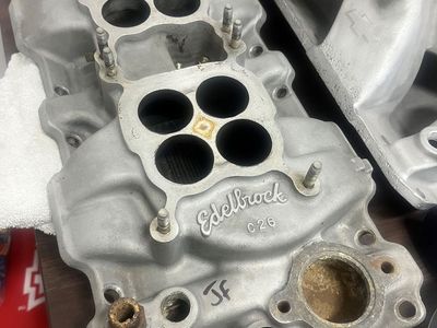 Edelbrock C26 2x4 Intake SBC