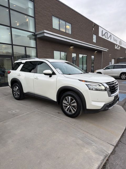 2023 Nissan Pathfinder SL