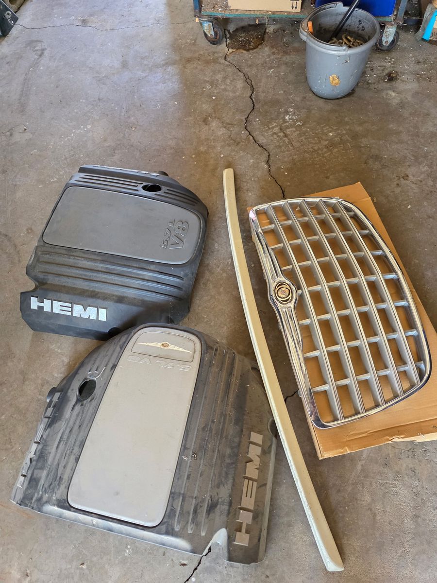 Chrysler 300 5.7L V8 HEMI Engine Covers and Front Grille Assembly Set