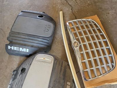 Chrysler 300 5.7L V8 HEMI Engine Covers and Front Grille Assembly Set