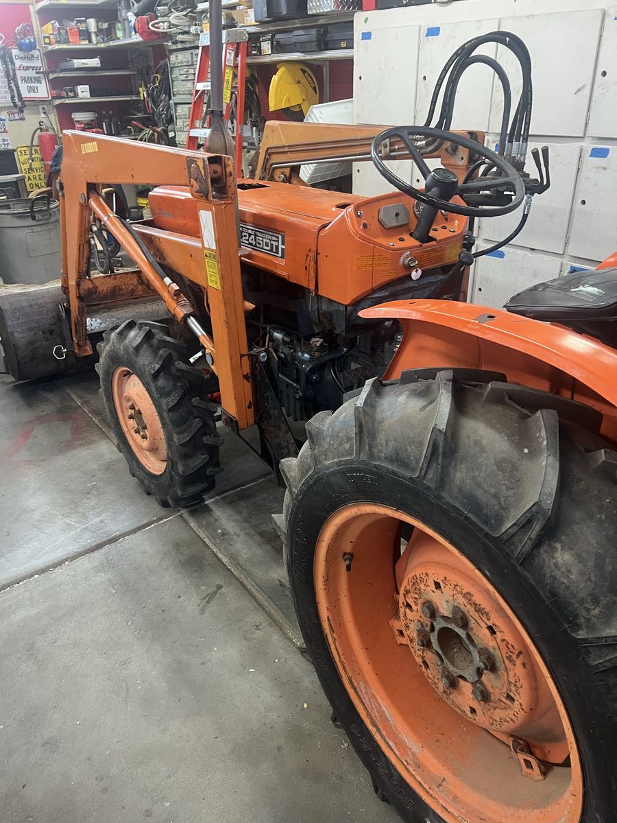 Kubota 4x4 loader