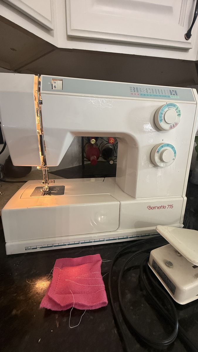Bernette By Bernina  715 Sewing Machine