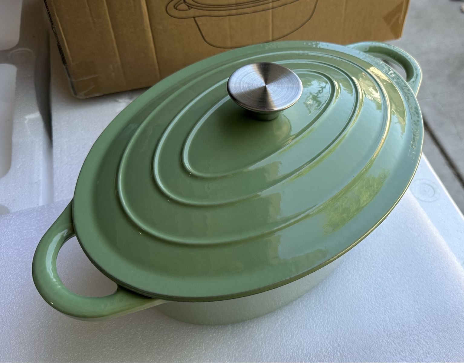 4.5 quart oval cast iron Dutch oven