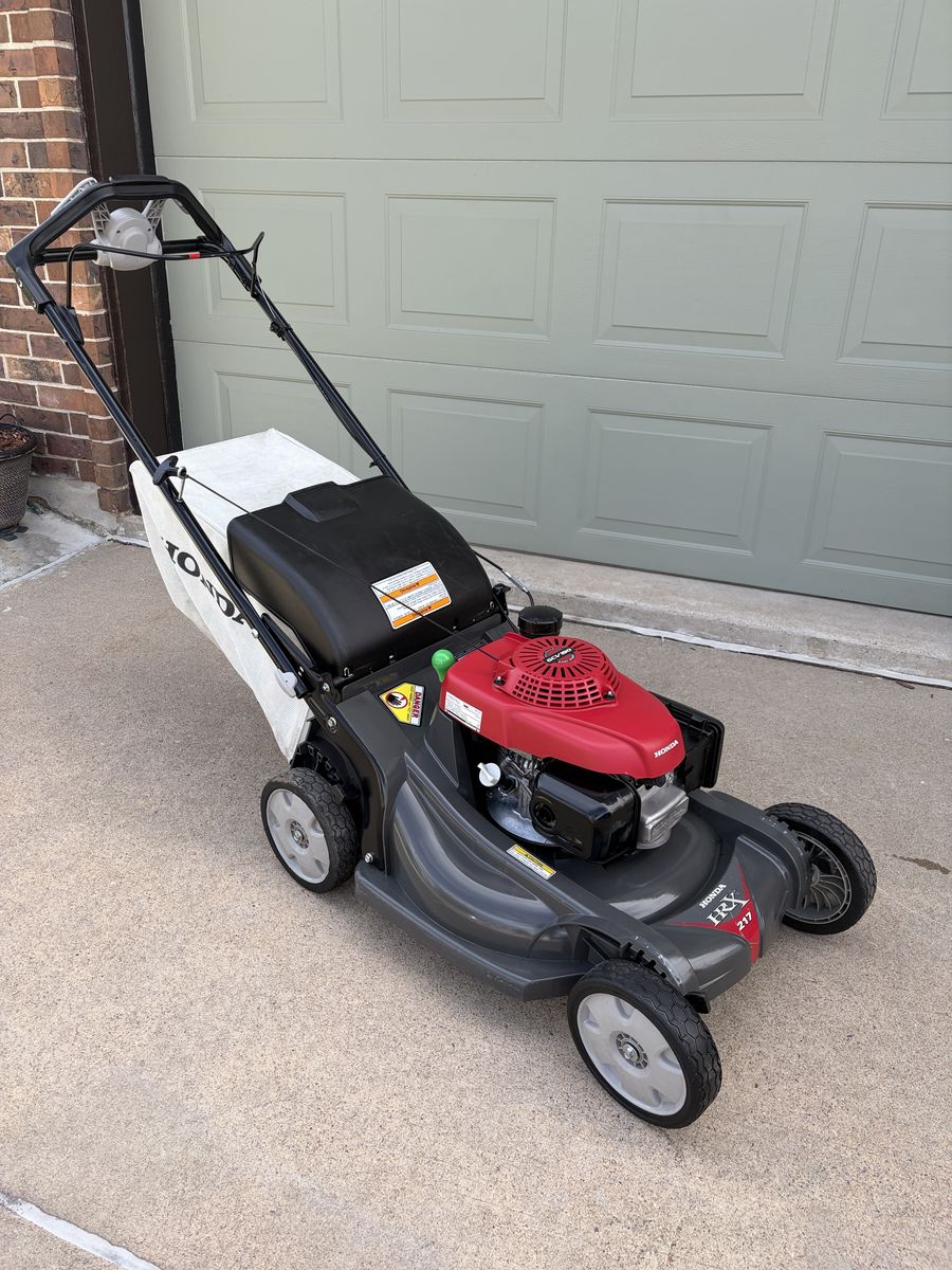 Honda HRX 217 Gas Lawn Mower – GCV190 K5 - Like New Condition